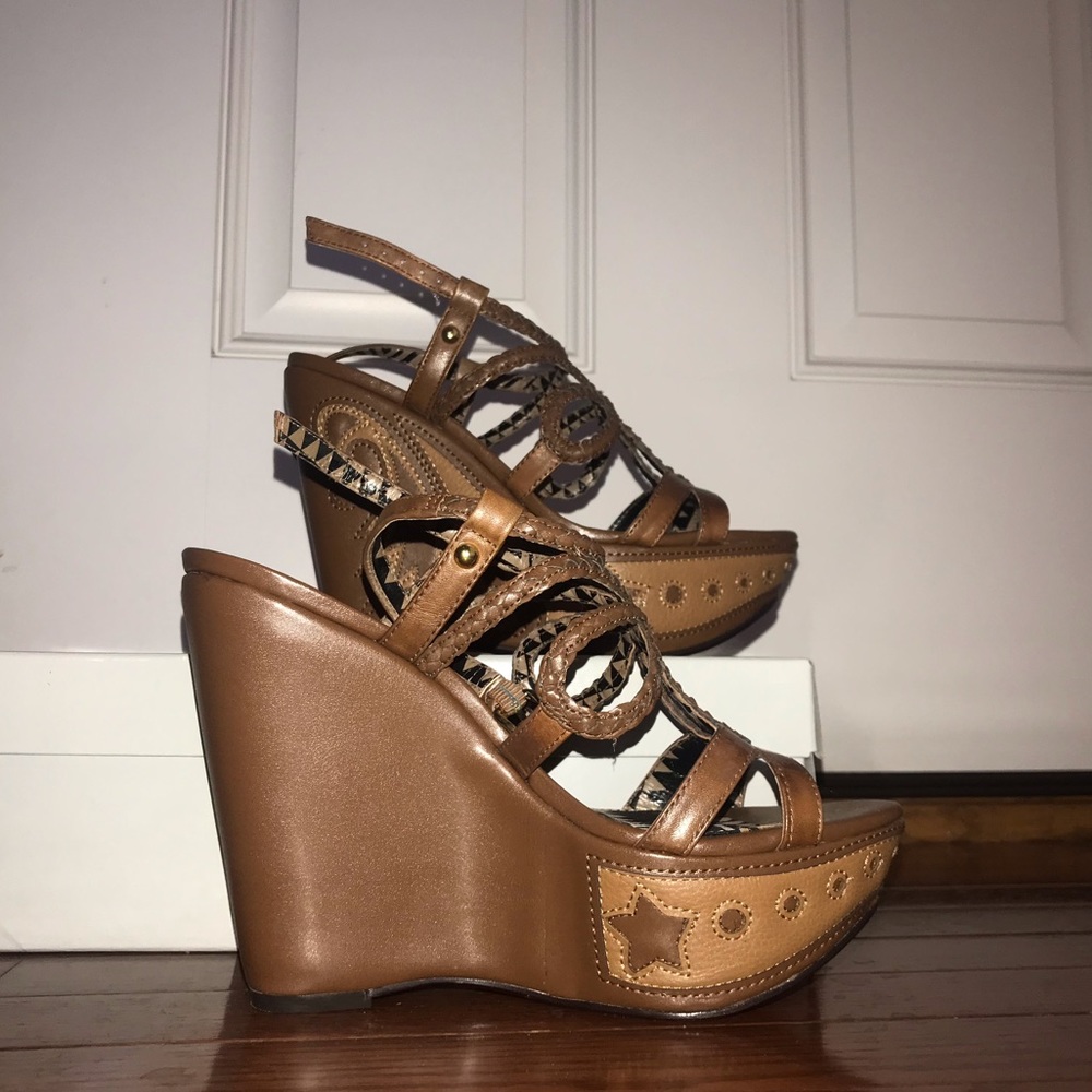 Jessica Simpson brown and tan wedges